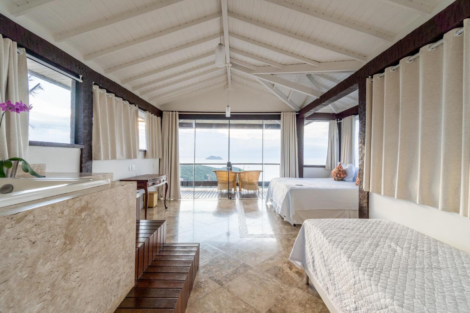 Hotel Eny Boutique & 4*